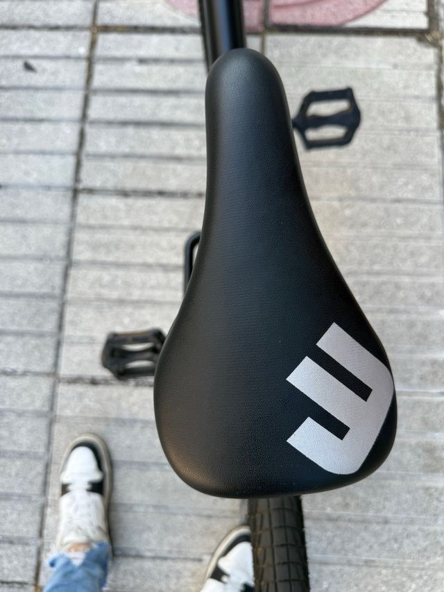 Bicicleta BMX Wipe 300 20" negra