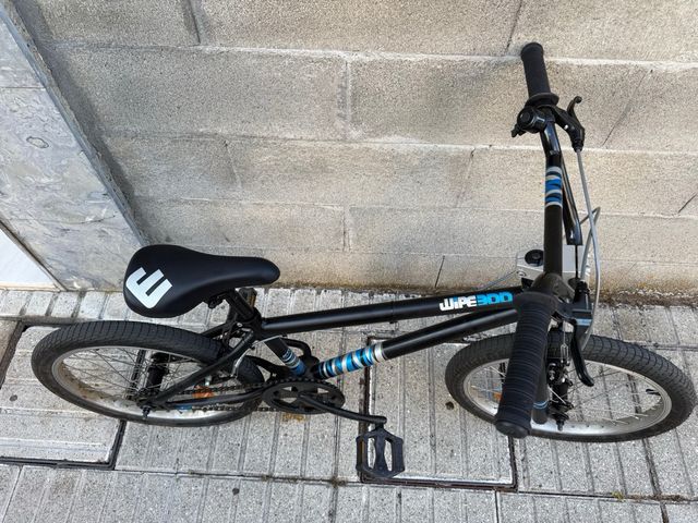 Bicicleta BMX Wipe 300 20" negra