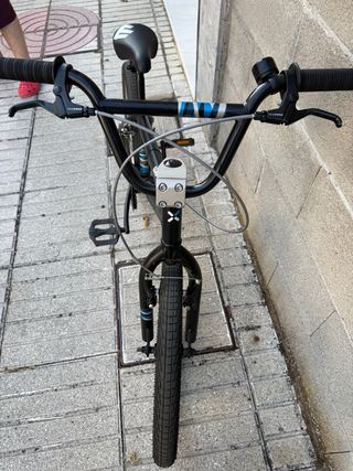 Bicicleta BMX Wipe 300 20" negra
