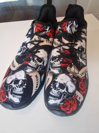 Zapatillas Calaveras y Rosas - Talla 44