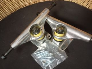 Ejes Skateboard 5.5" + Tornillos. Nuevos