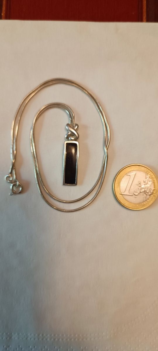 Colgante plata negro con cadena
