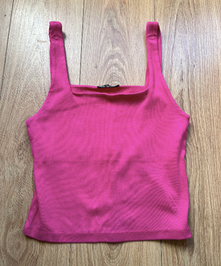 camiseta top de tirantes fucsia de canale de zara