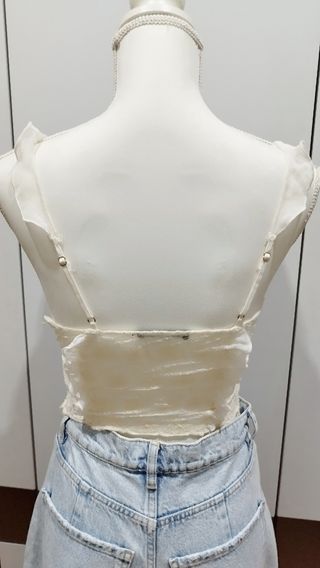 Top encaje Zara.