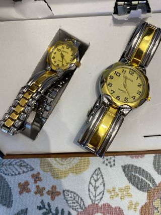 Relojes GENEVA dorados y plateados