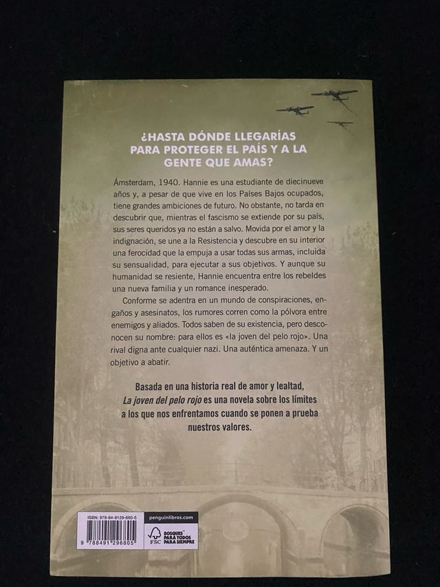 la joven del pelo rojo