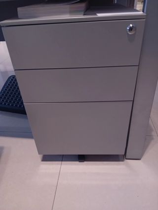 Mesa oficina + archivador gris beige