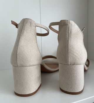 sandalias zapatos de tacones beige new yorker