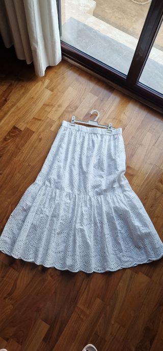 Falda midi blanca bordada más blusa blanca, T-40