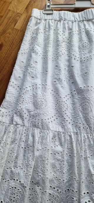 Falda midi blanca bordada más blusa blanca, T-40