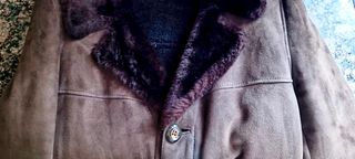 ABRIGO ANTE FORRADO CON MOUTON MARRÓN