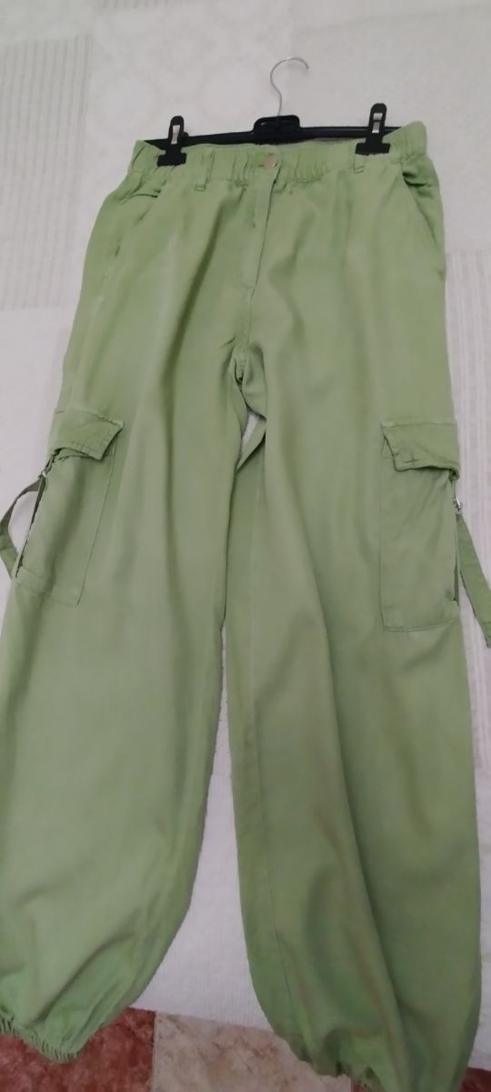 Pantalón cargo verde mujer