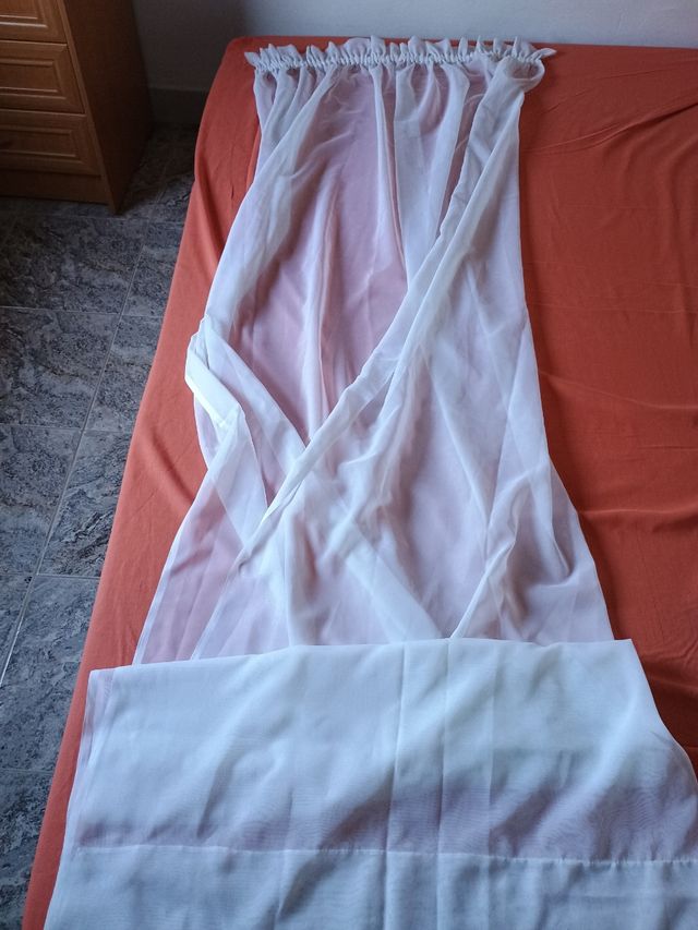 Cortina blanca + ganchos + cortina de regalo.