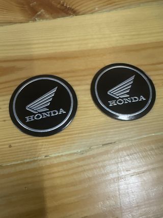 2 emblemas Honda: logos metalicos