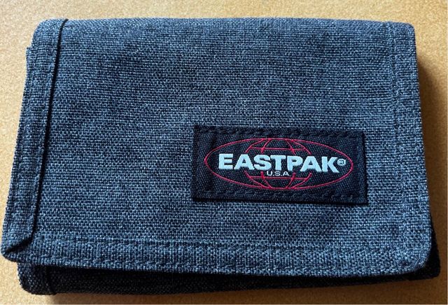 CARTERA EASTPAK GRIS - Nueva