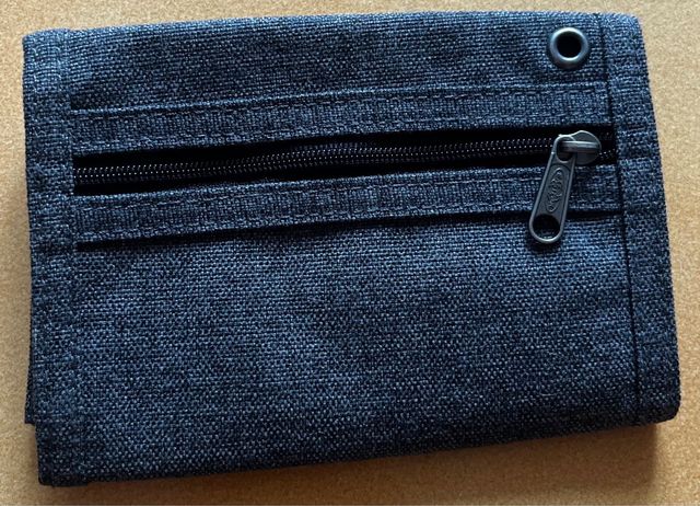 CARTERA EASTPAK GRIS - Nueva