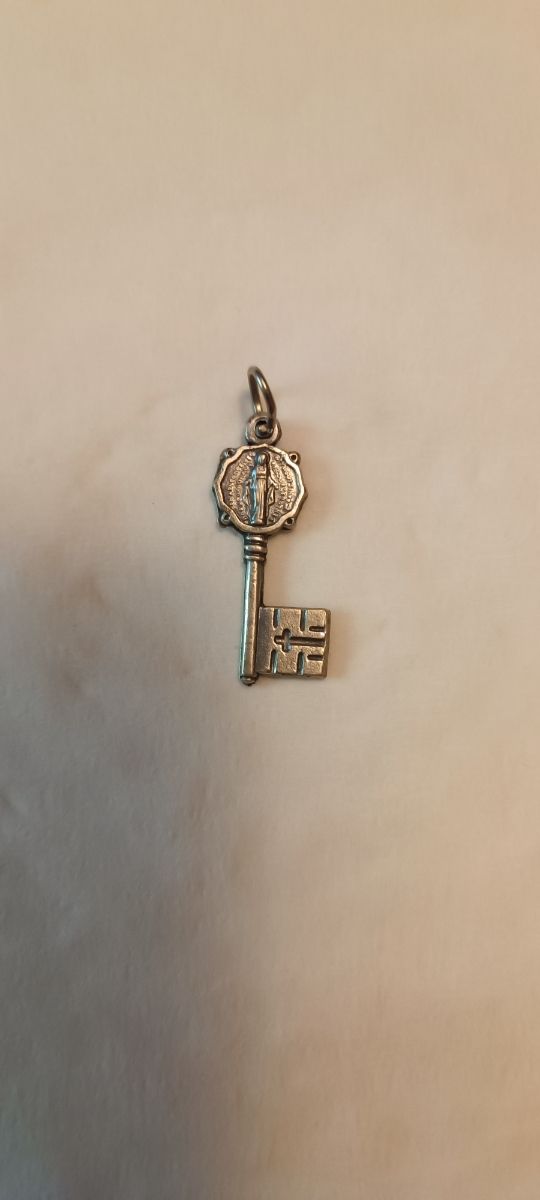 Colgante de plata llave