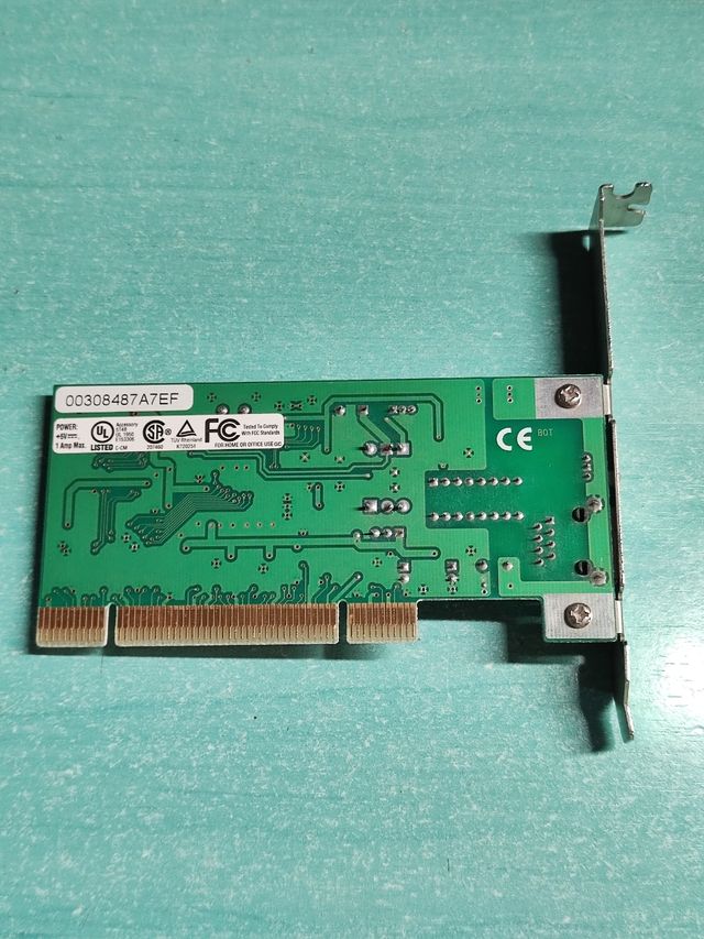 Tarjeta red Ethernet Realtek 10/100 Mbps PCI.