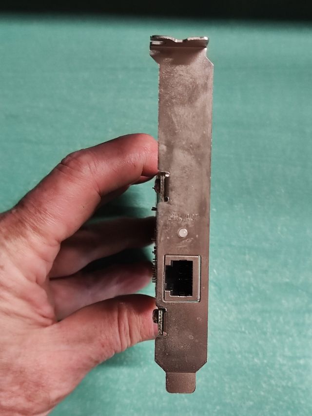 Tarjeta red Ethernet Realtek 10/100 Mbps PCI.