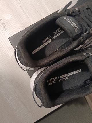 Zapatillas Reebok negras y plateadas