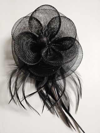 Precioso Tocado color negro. 