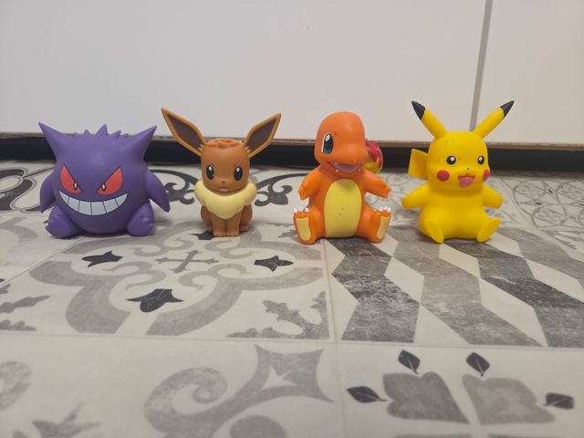 4 Figuras Pokemon + Cinto Pokebola