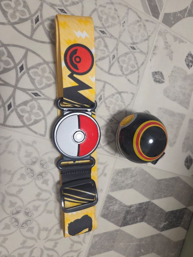 4 Figuras Pokemon + Cinto Pokebola