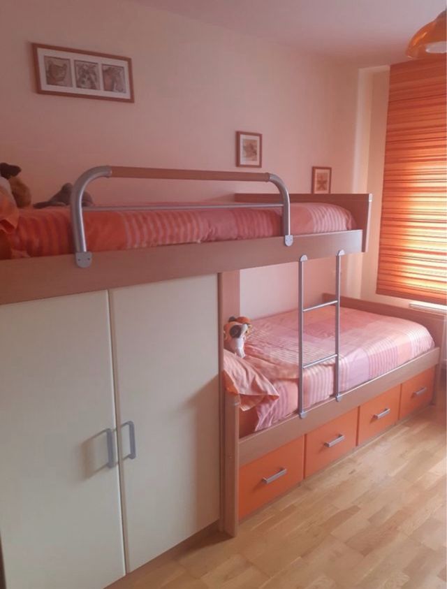 Habitación juvenil completa con literas