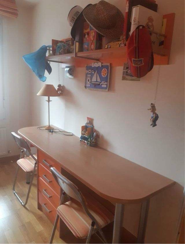 Habitación juvenil completa con literas