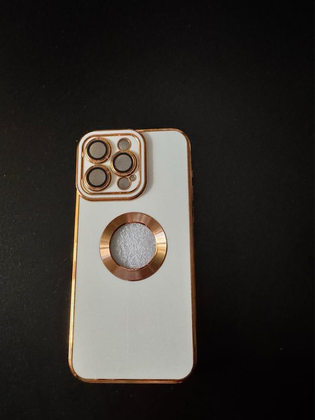 Funda iPhone 15 Pro Max dorada