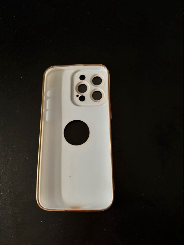 Funda iPhone 15 Pro Max dorada