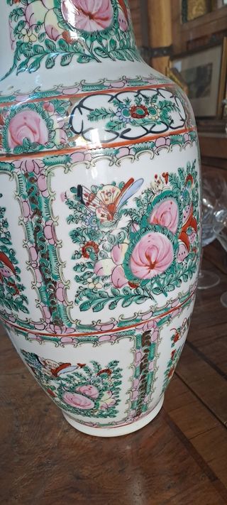 Vaso cinese vintage in porcellana decorata