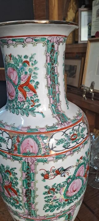 Vaso cinese vintage in porcellana decorata