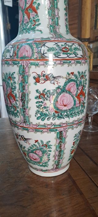 Vaso cinese vintage in porcellana decorata