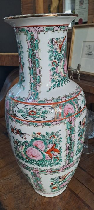 Vaso cinese vintage in porcellana decorata