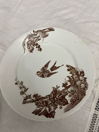 2 Platos antiguos pintados a mano