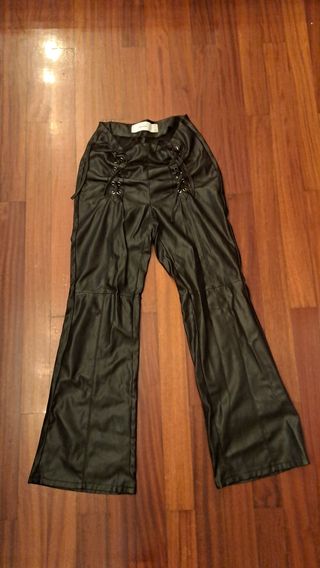 Pantalón efecto piel negro