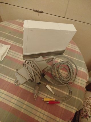 Consola Nintendo Wii blanca, modelo RVL-001 