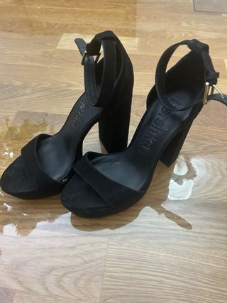 Tacones negros Bershka