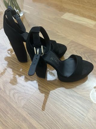 Tacones negros Bershka