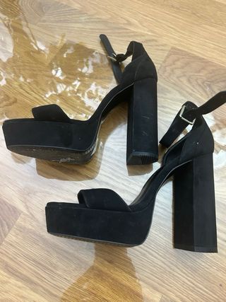 Tacones negros Bershka