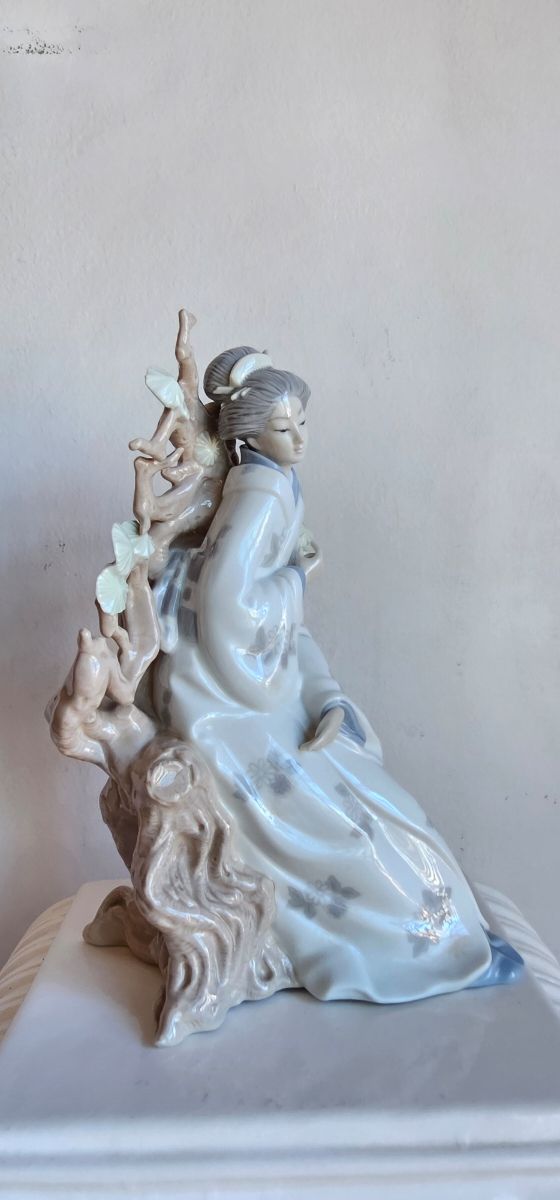 Figura Geisha Lladró porcelana blanca