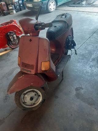 Vespa P200 Cosa roja