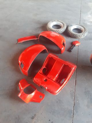 Vespa P200 Cosa roja