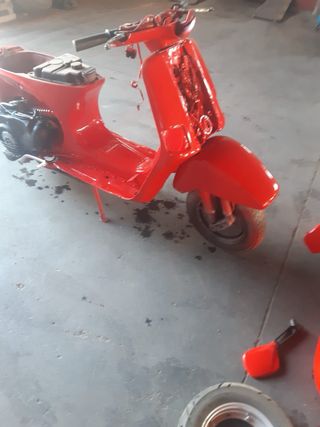 Vespa P200 Cosa roja
