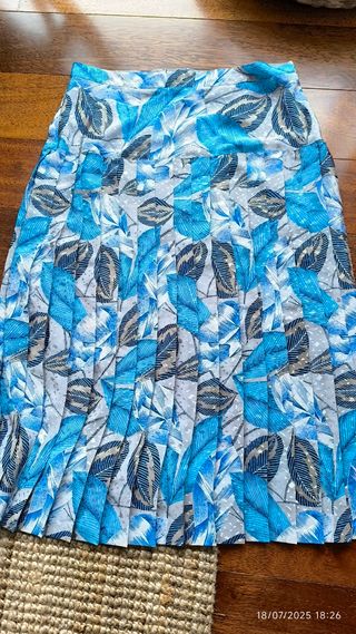 Falda midi plisada vintage azul y blanca