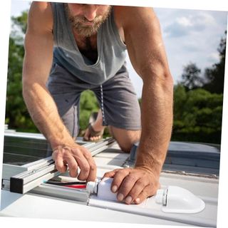 Caja y conectores y cables para panel solar