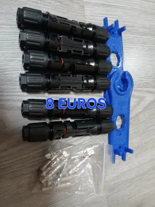 Caja y conectores y cables para panel solar