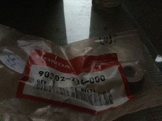 Tuerca Honda 90302-ZY6-000 Nueva