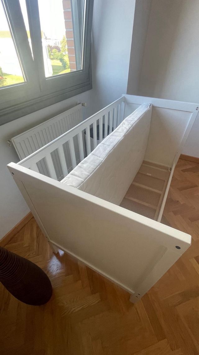 Cuna bebé blanca + colchón+complementos